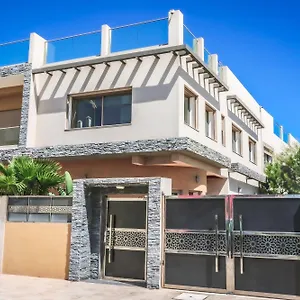 Moderne A 5 Min De La Avec Jardin Et 3 Salons Villa